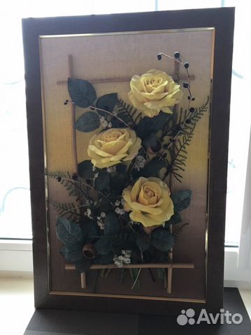 Панно с искусственными цветами