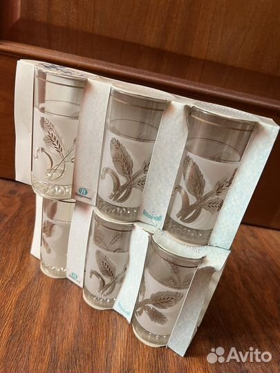 Комплект новых стаканов