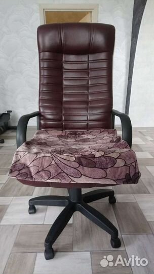 Офисное кожаное кресло бу