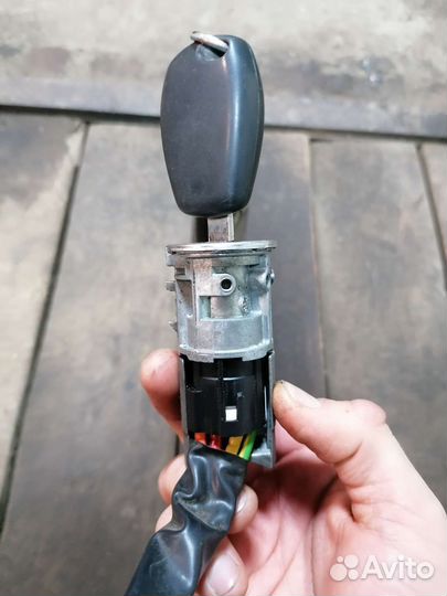 Замок зажигания логан 1