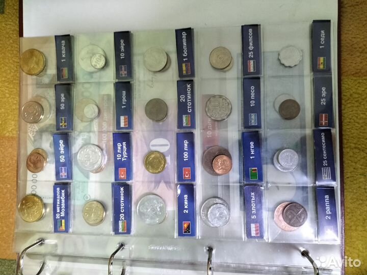 Коллекция монет и купюр