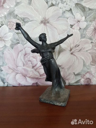 Статуэтка 