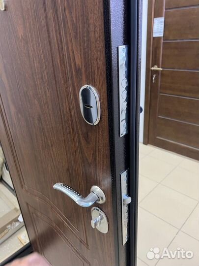 Дверь входная 