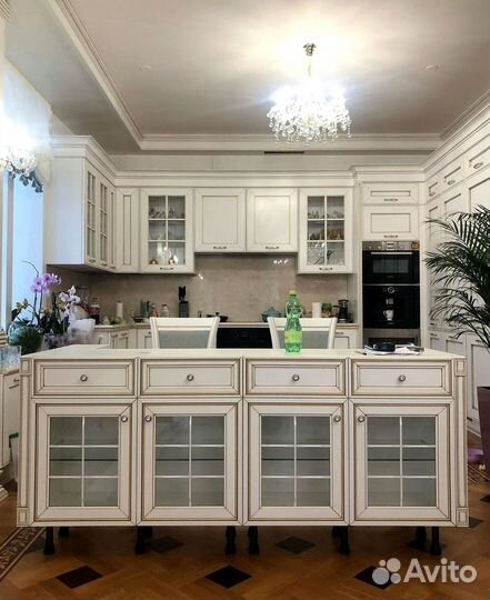 Кухни на заказ с выдвижными ящиками