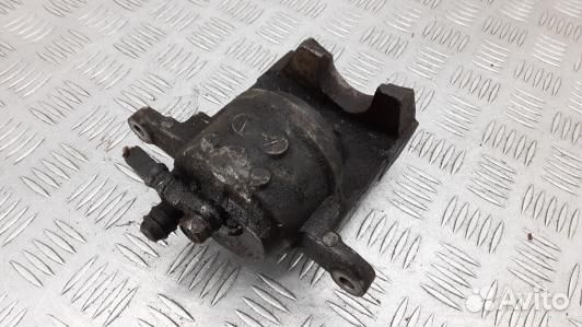 Суппорт тормозной передний правый toyota prius XW3