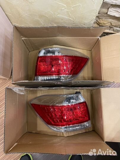Фонари задние правый+левый Toyota Highlander