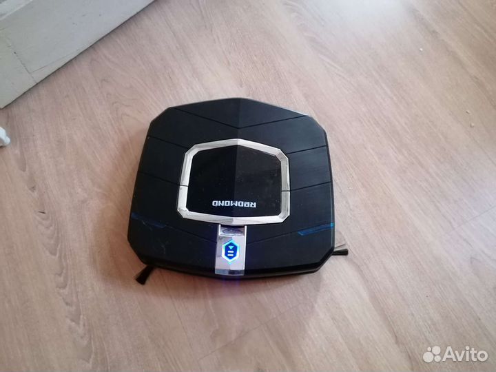 Робот пылесос Redmond rv 250