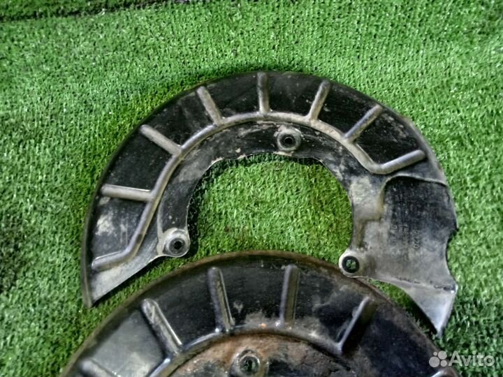 Щиток передний тормозного механизма Volkswagen b6