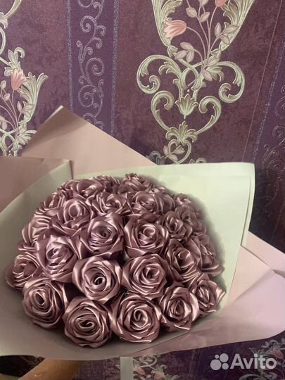 Букет из атласных лент и бабочек