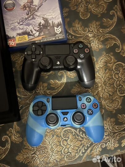 Sony PlayStation 4 Pro 1Tb с 2мя Джойстиками