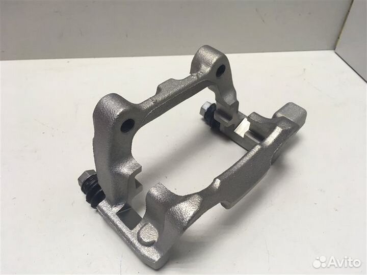 Скоба суппорта заднего Skoda Octavia (A5 1Z)
