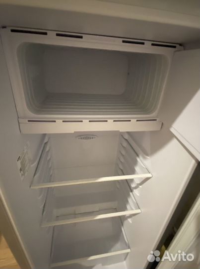 Холодильник c морозильником Брюса М110 серый