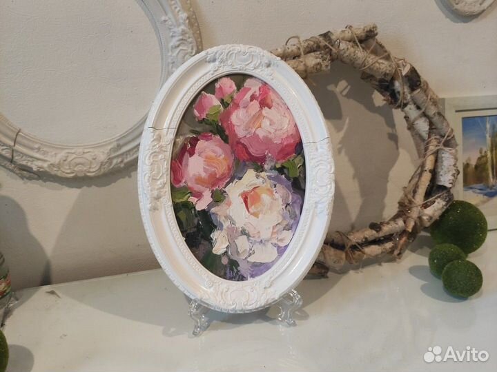 Картины в гипсовых рамках