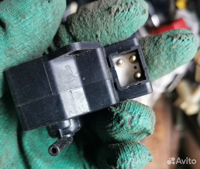 Клапан подголовников на Mercedes W124. 1248001578