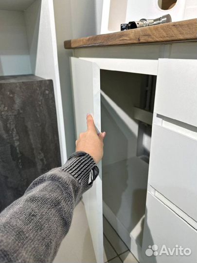 Кухня белая 3 метра в наличии