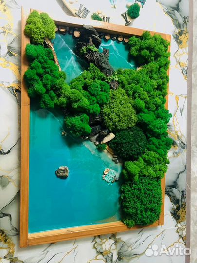 Панно картина из эпоксидной смолы и мха