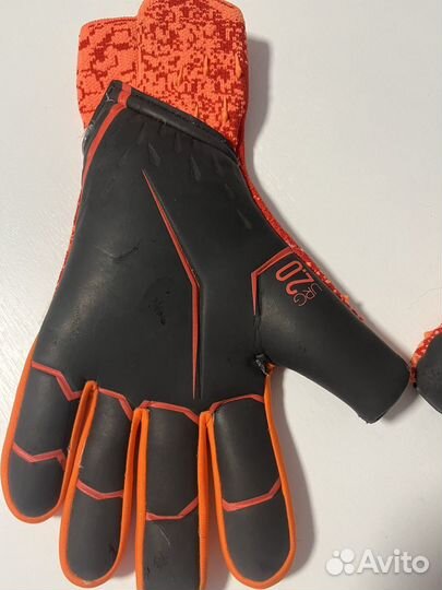 Вратарские перчатки