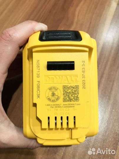 Зарядка для шуроповерта деволт