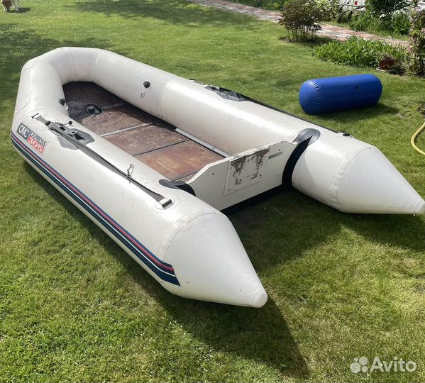 Надувная лодка Zodiac с мотором Johnson 9,9