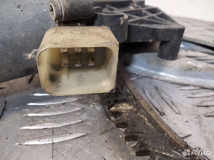 Водительский стеклоподъёмник Mercedes 210