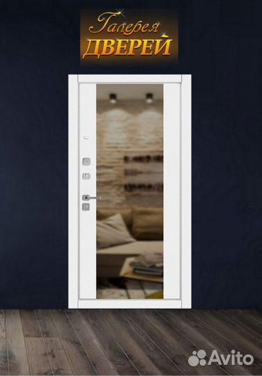 Дверь металлическая белого цвета с зеркалом