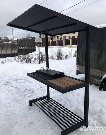 Мангал с крышей