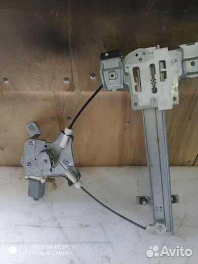 Стеклоподъемник зад левый Cadillac Escalade Tahoe