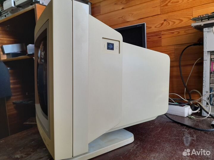 Ретро VGA монитор Supertron sv1486