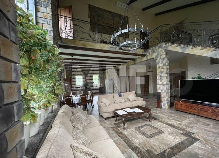 Дом 455 м² на участке 15 сот.