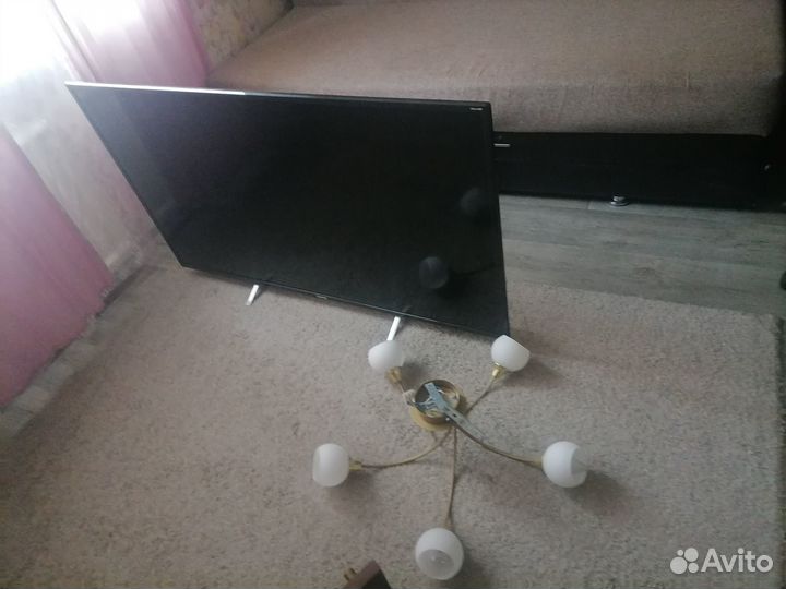 Телевизор SMART TV. рабочий. битый. 