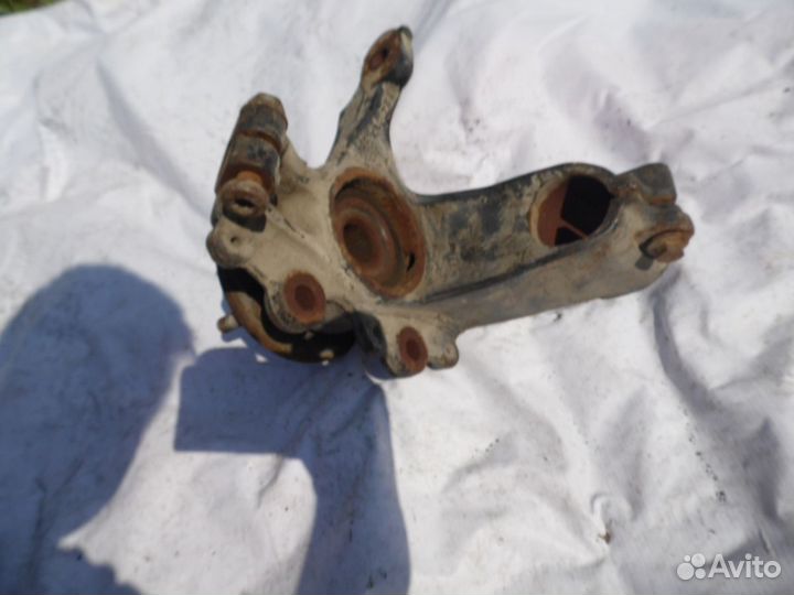 Кулак поворотный передний левый Ford Focus III 201