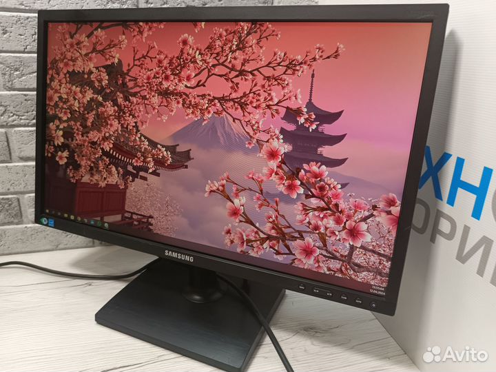 ЖК монитор 21.5