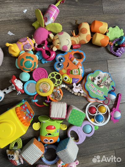 Развивающие игрушки для малышей пакетом