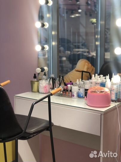 Бровист-визажист