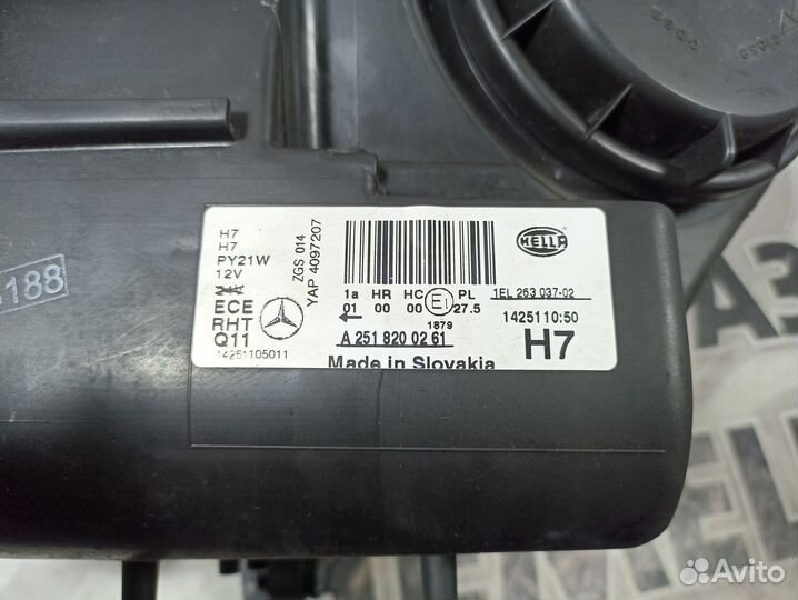 Фара правая Mercedes W251