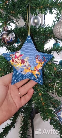 Елочная игрушка звездочка из бисера