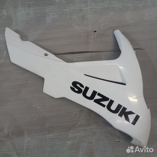 Пластик плуга правый Suzuki gsxr 600/750 11-16