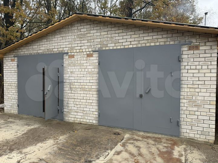 Гараж, > 30 м²