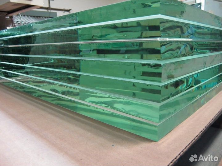 Стекло заднее правое верхнее боковое Caterpillar