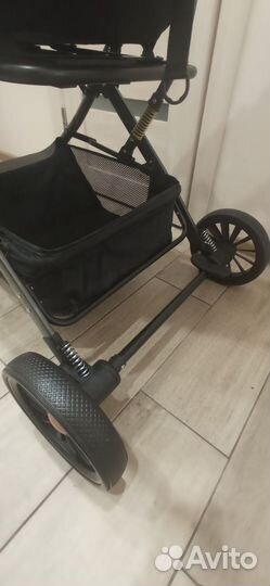 Всесезонная прогулочная коляска