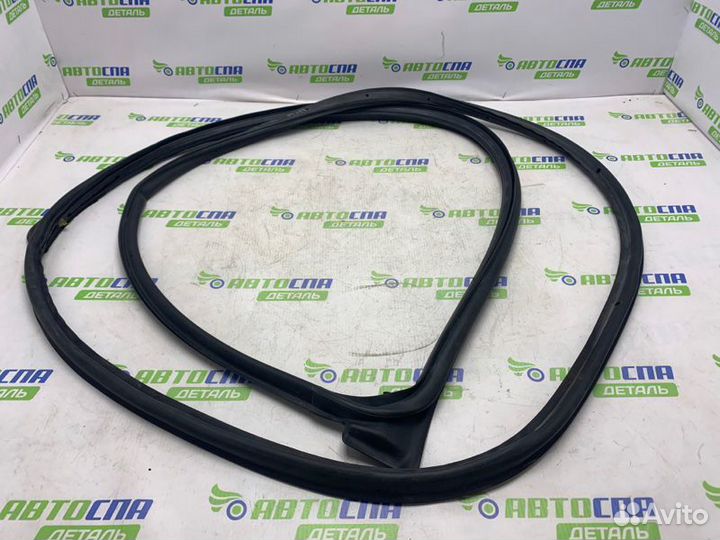 Уплотнитель двери передний правый Opel Mokka