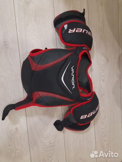 Хоккейные шорты, есть еще нагрудник, сумка