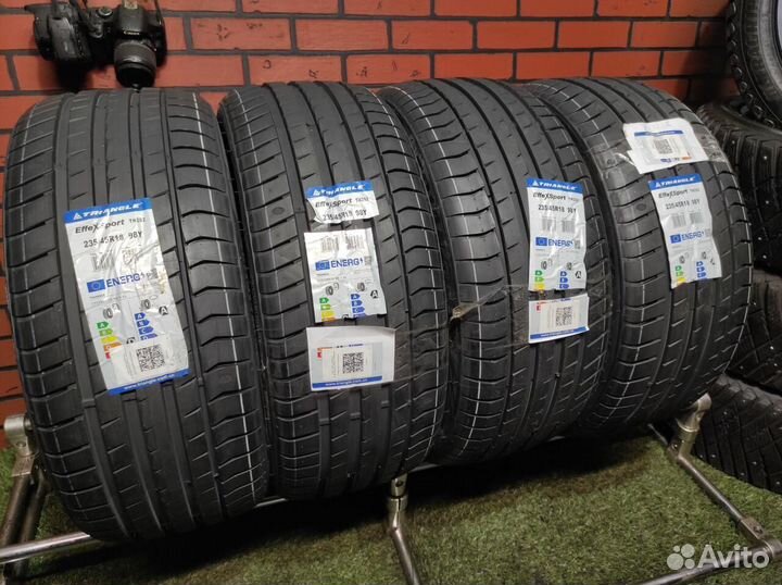 Triangle EffeXSport TH202 235/45 R18 98Y