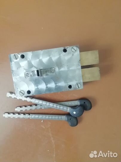 Замок гаражный