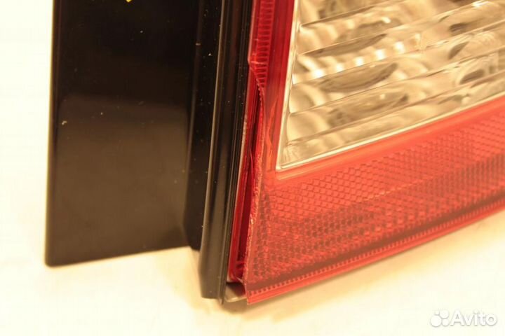 Фонарь задний правый 02- (4DR)(отколот кусочек сте