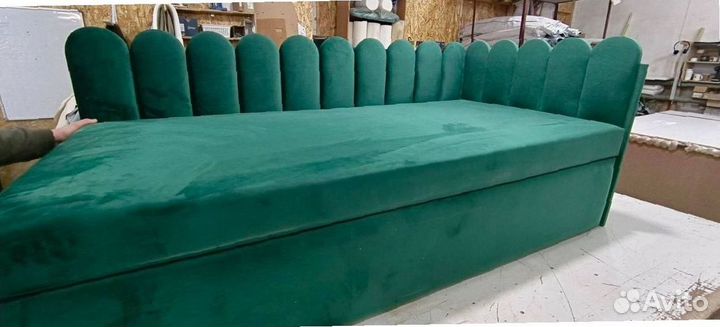 Кровать мягкая под заказ / Дельфин