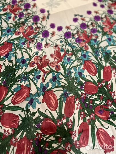 Платок Gucci пудровый с упаковкой бренда