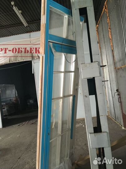 Новая деревянная уличная пластиковая евро дверь