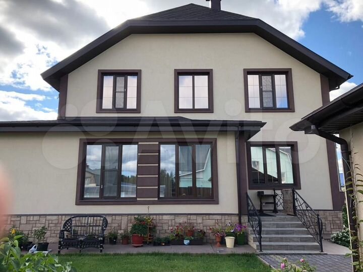 Коттедж 300 м² на участке 10 сот.