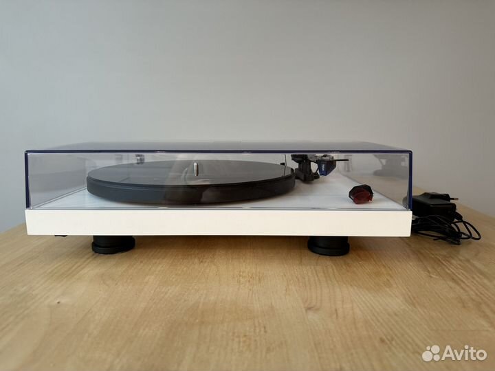 Pro-Ject Debut Carbon EVO 2M-blue